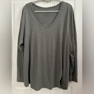 Torrid Classic Fit Long Sleeve Top in a Heathered Gray color. Size 3